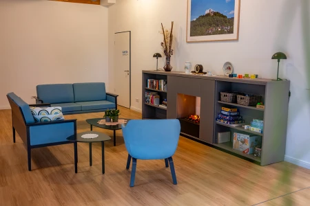 Kamin mit Sesseln bei KPZ